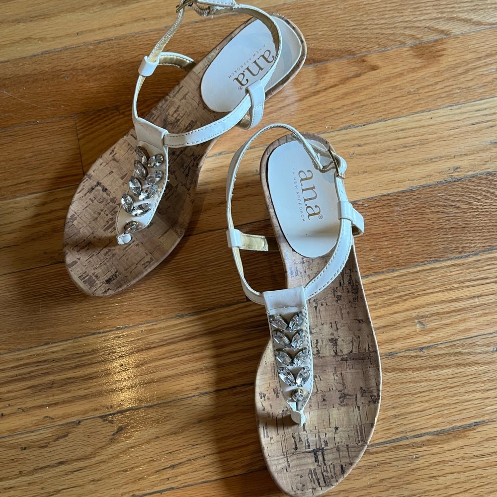 A new approach white wedge sandal with jewels women’s 6.5